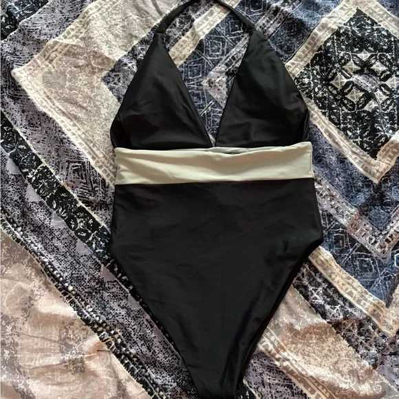 Lagoa Swimwear Black and Gray Women's One Piece Swimsuit NWT - Picture 5 of 7
